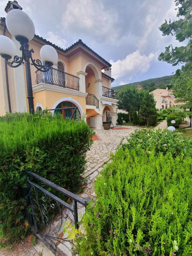 Elenite Private Apartments Luaran gambar