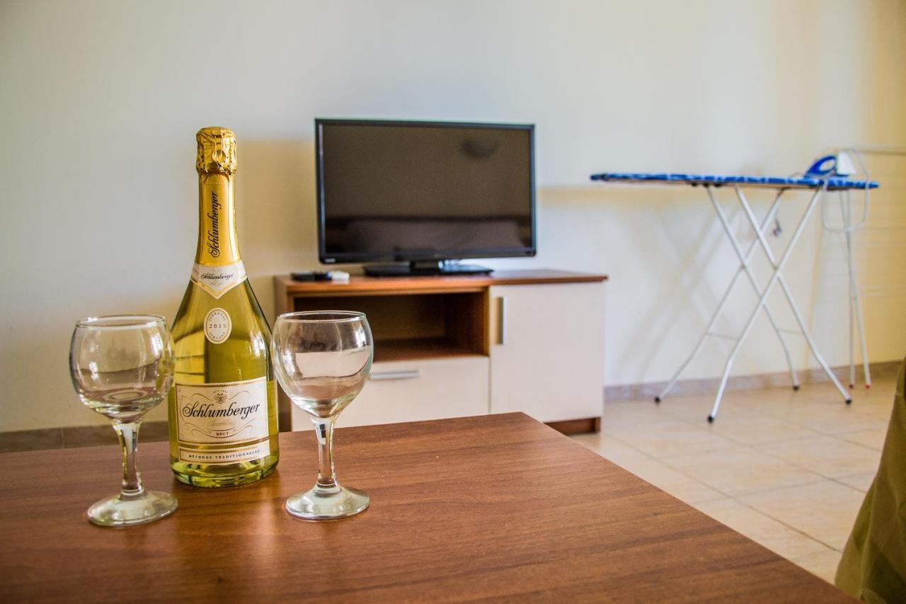 Elenite Private Apartments Luaran gambar